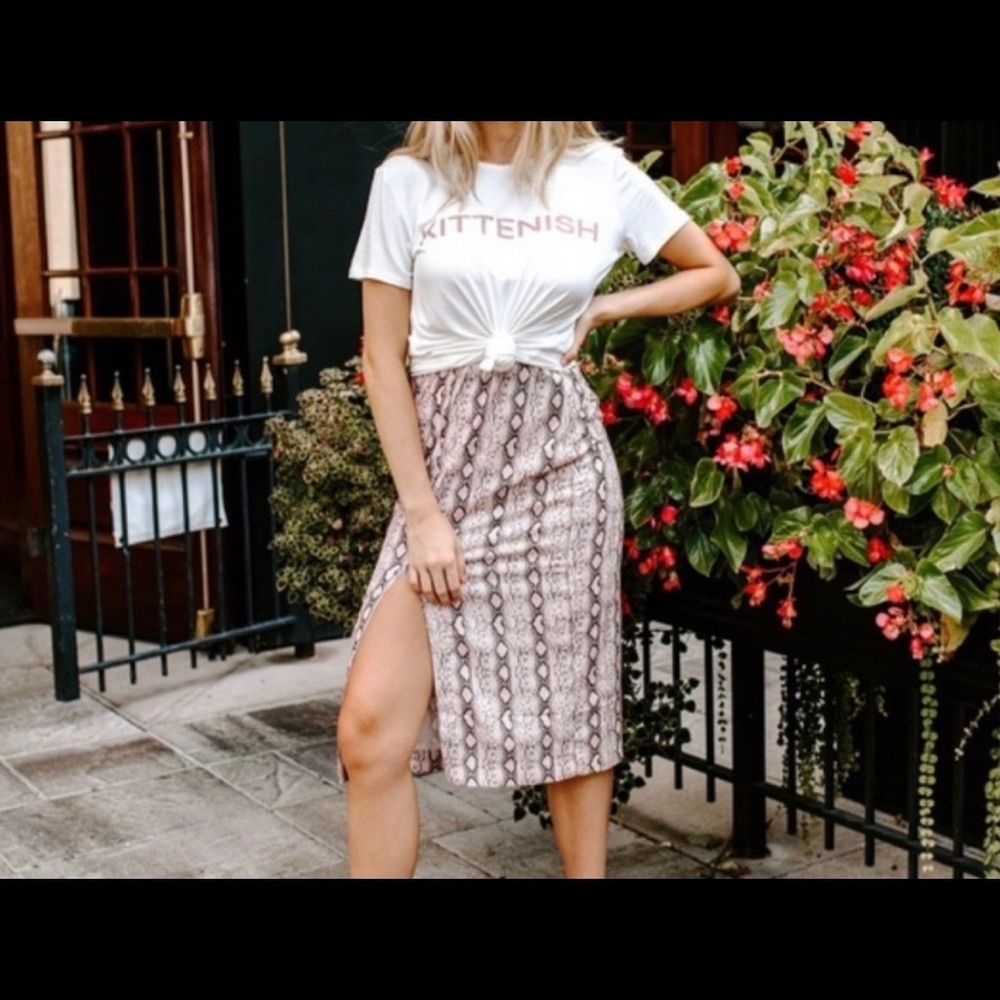 New kittenish snake skin pencil skirt